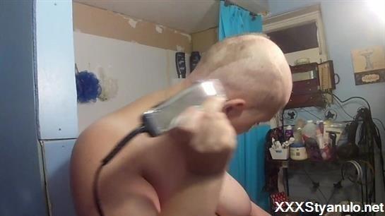 Baldbabey - Topless Bald Girl Shaving Head [FullHD]