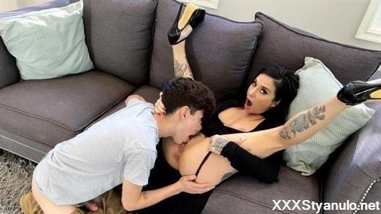 Joanna Angel, Juan El Caballo Loco - Hot Tattooed Milf Joanna Angel Fucks A Pervy Trespasser [FullHD]