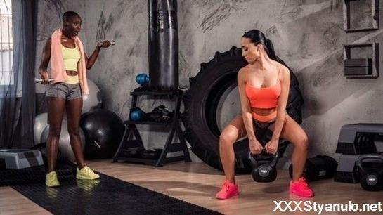 Anna Rose, Zaawaadi - Fitness Rooms [SD]