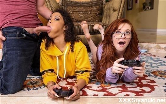 Jeni Angel, Madi Collins - Gamer Girl Threesome Action [FullHD]