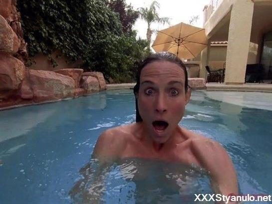 Blowing Bubbles - Sofie Marie Xxx [SD]