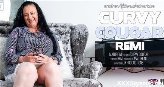 Remi - Horny Cougar Remi Loves To Play With Her Wet Pussy [FullHD]