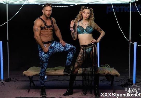 Billie Beaumont, Roman Todd - Raver Girls Desert Pounding [FullHD]