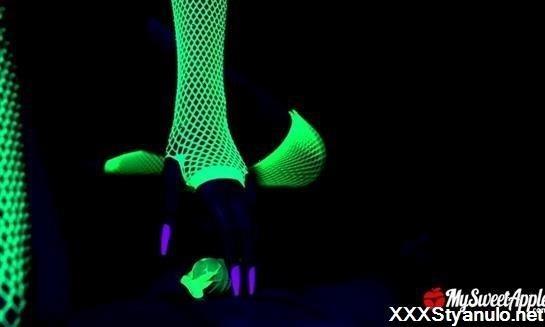 Into The - Blacklights [FullHD]