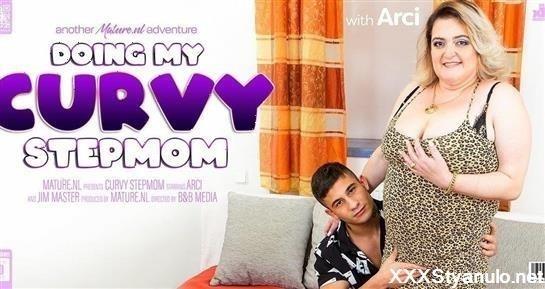 Arci - This Horny Toyboy Loves Doggystyling His Curvy Big Booty Stepmom [FullHD]