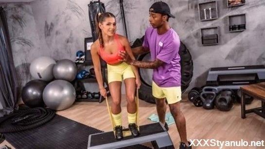 Sereyna Gomez - Fitness Rooms [HD]
