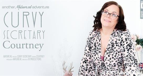 Courtney - Curvy Secretary Courtney Loves Playing With Her Shaved Pussy [FullHD]