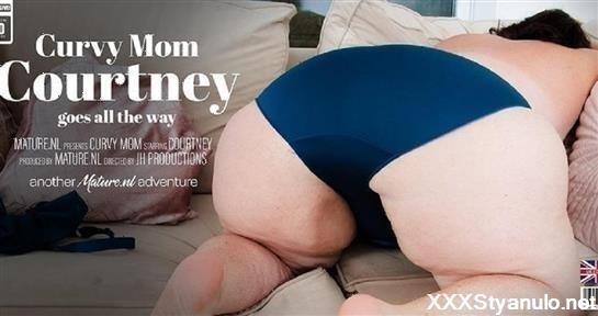 Courtney - When Big Butt Mom Courtney Takes Off Her Clothes She Goes Wild [FullHD]