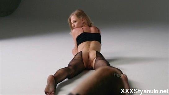 Riana - Nude Fashion Model [SD]