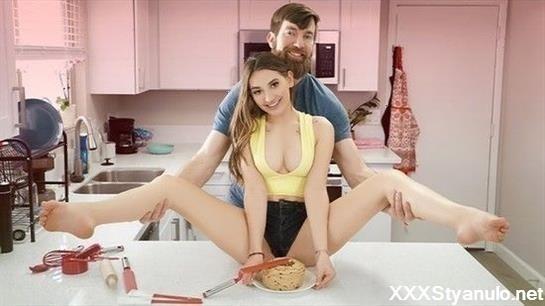 Sera Ryder - An Exxxtra Small Meal [SD]