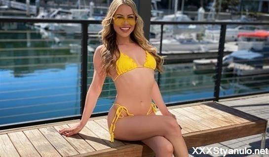 Summer Vixen - Sunbathing Summer [FullHD]