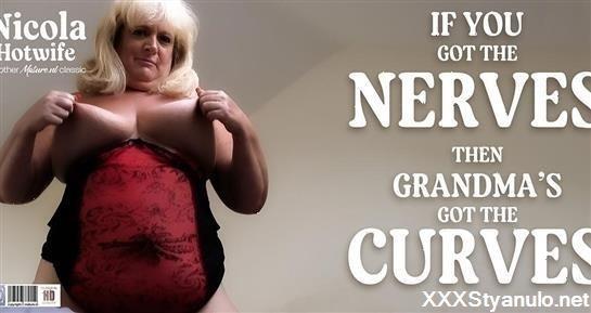 Nicola Hotwife - British, Curvy Grandma Nicola Hotwife Loves To Masturbate At Home In Bed When Shes Alone [FullHD]