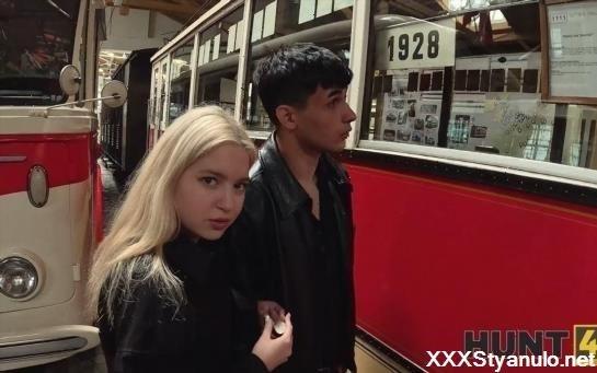 Nikoletta Queen - Conductor, Ring My Clit [SD]