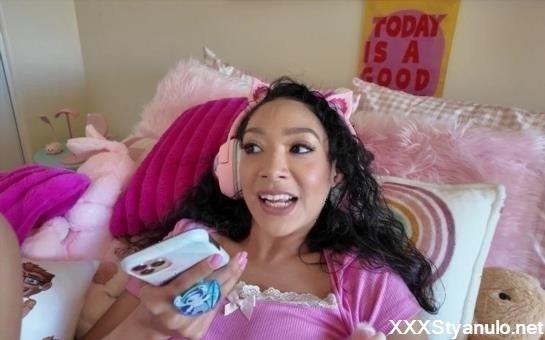 Sarah Lace - Gamer Girl Sarah Lace Grinds With Porn Dude [SD]