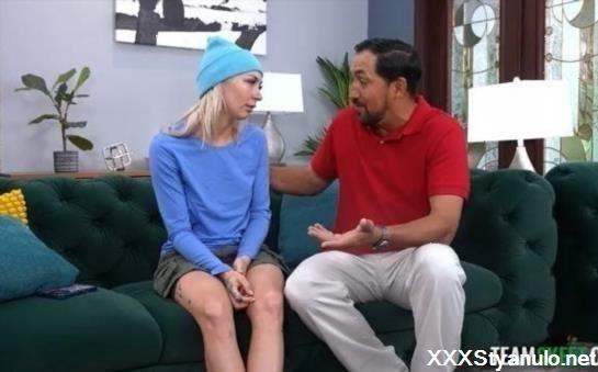 Chloe Temple - Paint Your Lips Milky White [SD]