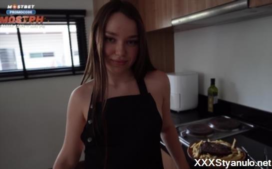 Siena Sky - Stepsister Cooked A Juicy Steak. I Had To Fuck Her In The Kitchen. [FullHD]