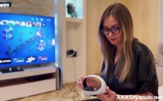 Sasha Paradise - Tricky Stepson Fucks His Naive Stepmom While She Is In Virtual Reality [FullHD]