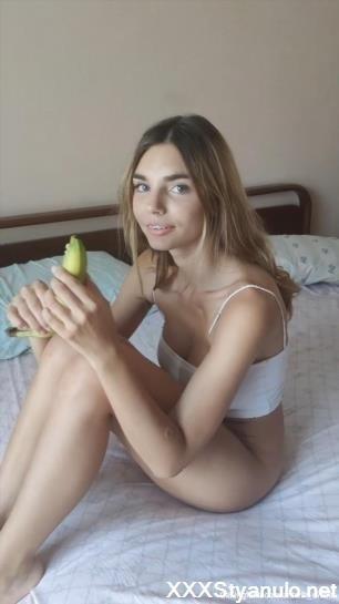 Anneth Dimitrieva - Banana [SD]