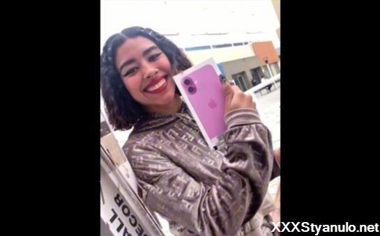 Yaresita Small - As Fue Como Consegu El Nuevo Iphone [SD]