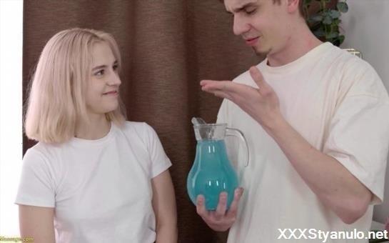 Molly Cute - Slippery Flexi Anal [SD]