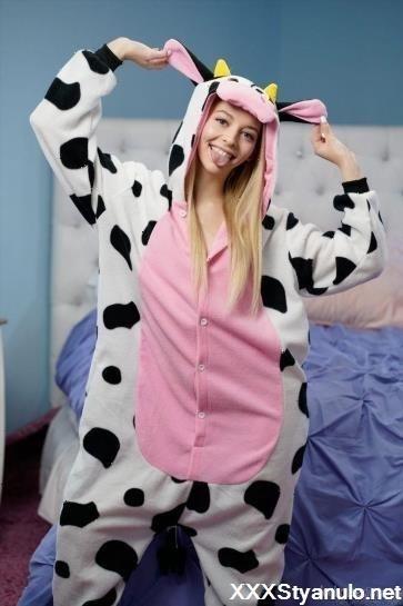 Jessica Ryan, Lily Larimar - Her First Milf 29 Scene 4 [FullHD]