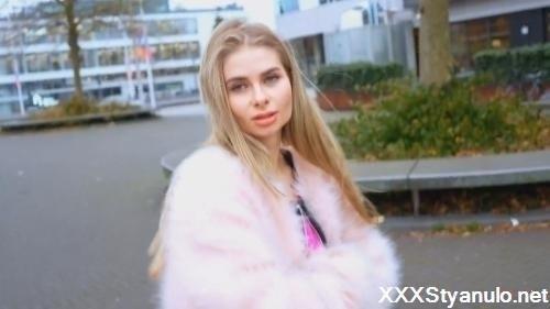 Xenia Virgin - Her First Porn [FullHD]