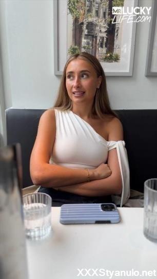 Lily Phillips - Lily Lights Up London [SD]