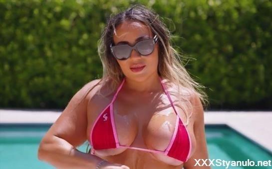 Carmela Clutch - Thick Ass Booty [SD]