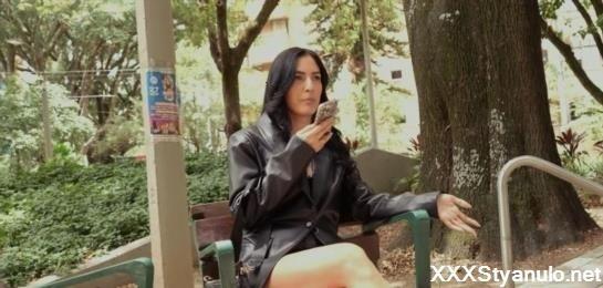 Ashley Sanz - Sexy Chick Teaches Spanish To A Tourist [SD]