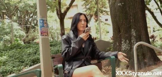 Ashley Sanz - Sexy Chick Teaches Spanish To A Tourist [FullHD]