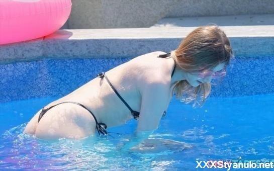 Funky Town - Deep Dive Into Stepsisters Ass [SD]