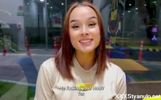 Abella Olsen - I Fuck My New Employee In The Bathroom! Risky Public Sex - Abella Olsen [FullHD]