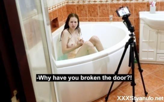 Anna Sibster - I Caught My Roommate In The Bathroom Filming A Strange Video. [FullHD]