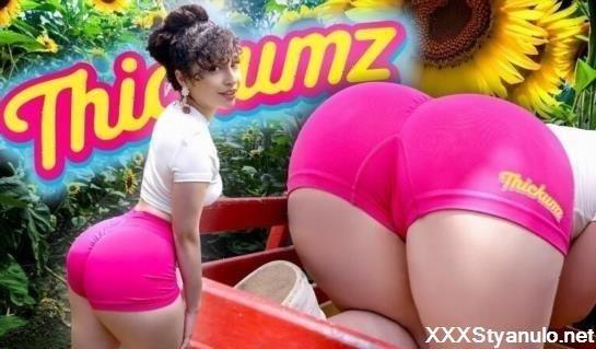 Pixie Smalls - Strawberries And Cream For That Sweet Peach [SD]