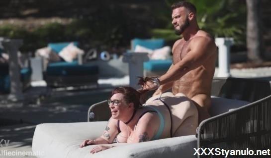 Amateurs - Thick And Horny Busty Bexx Drilled By A Huge Cock [4K]