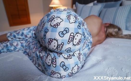 CarryLight MILF - Step Mom Wakes Up To Hard Cock Of Step Son He Helps Milf To Cum Quick [FullHD]