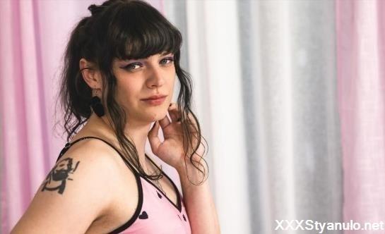 Zoie White - Cuddle With Zoie White [FullHD]