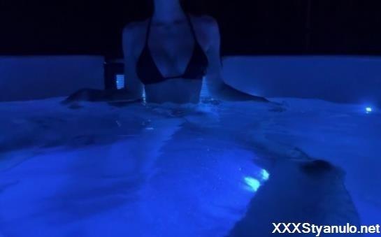 DanielFapcum - A Stranger Sucked My Dick In A Public Jacuzzi [FullHD]