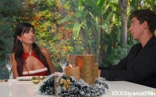 Aaliyah Yasin - Merry Xxx-Mas [SD]