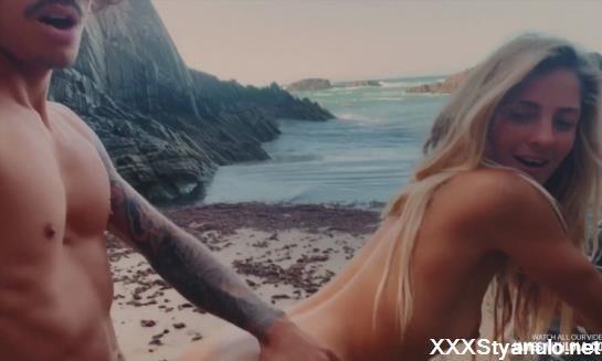 That Romantic Couple - We Had Risky Sex On The Beach [FullHD]