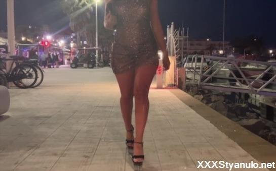 Mia Alexis Queen - My Holiday Walk Ends With A Blowjob In A Public Parking Lot With A Stranger [FullHD]