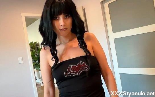 Amateurs - Sisters Best Friend Wants Cock [FullHD]