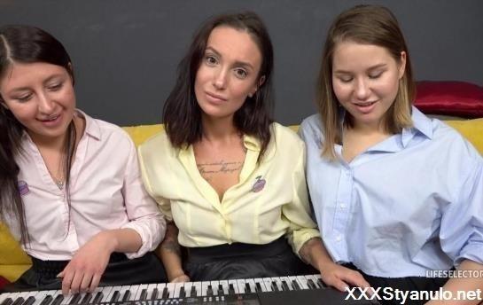 Mary Frost - Having Fun With Julia Moon And Friends [FullHD]