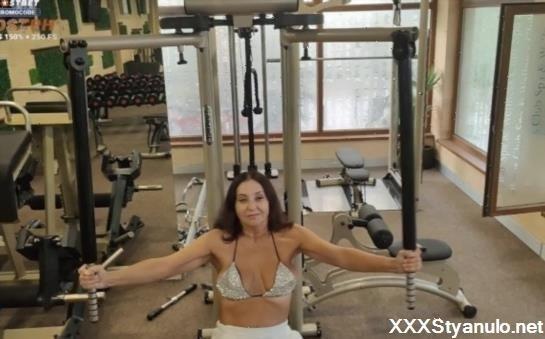 Luxury Tumanova Woman - Sweaty Stepmom Fucks After Gym While Doing Laundry [FullHD]