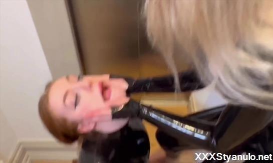 Mistressmercyxox - Mistressmercyxox And Clover Kush - Footlong Lesbian Strapon Fuck Outside Of The Lift [FullHD]