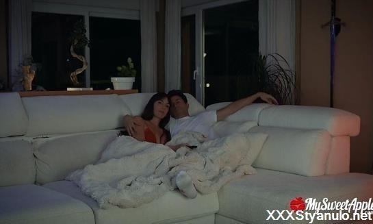 My Sweet Apple - Winter Movie Night With My Girlfriend [SD]