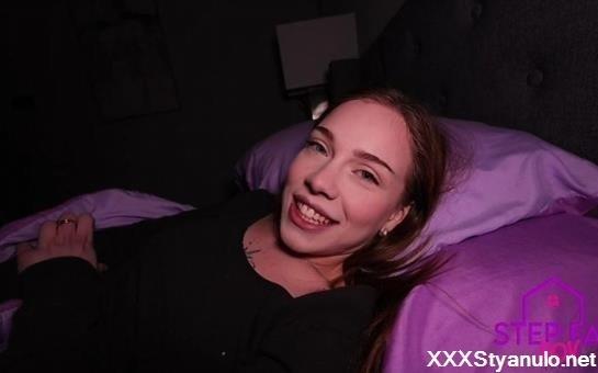 Venus Vixen - There Was A Ghost In My Room So I With My Step Sis [SD]