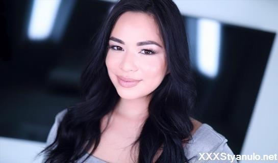 Scarlett Alexis - Amateur Allure Welcomes Scarlett Alexis To Give Head, Get Fucked And Swallow A Hot Load [FullHD]