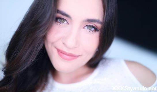 Daisy Phoenix - Amateur Allure Introduces Daisy Phoenix, Sexy Brunette Opens Wide And Takes It Deep [FullHD]