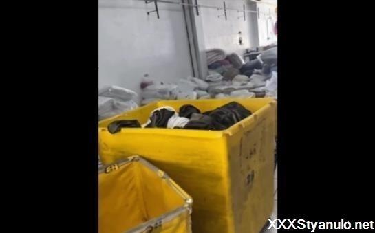 Yaresita Small - Squirt At The Laundry Where I Work [SD]